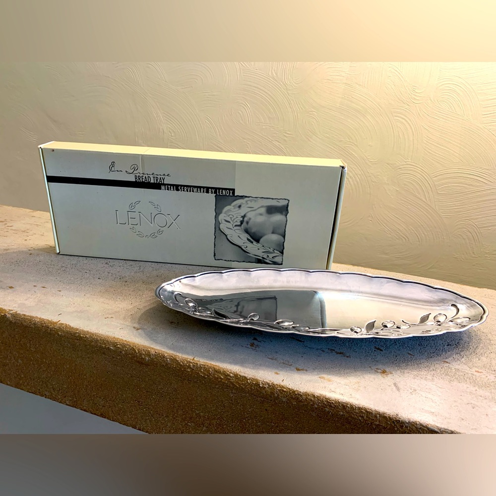 New and in box Lenox silver metal  En Provence bread tray.